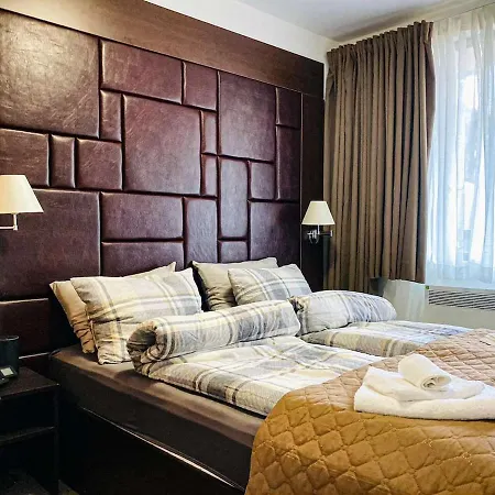 With Pool, Near The Lift バンスコ