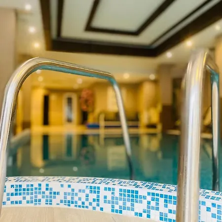 With Pool, Near The Lift * バンスコ