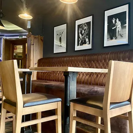 With Pool, Near The Lift バンスコ