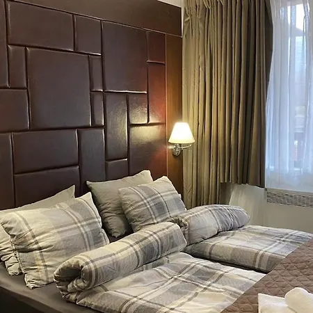 With Pool, Near The Lift バンスコ