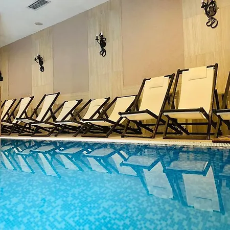 With Pool, Near The Lift Apartment *
